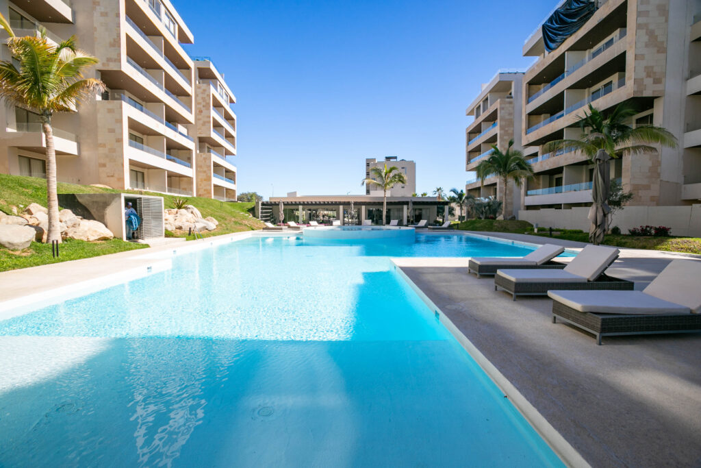 A beautiful view of a codo with swimming pool