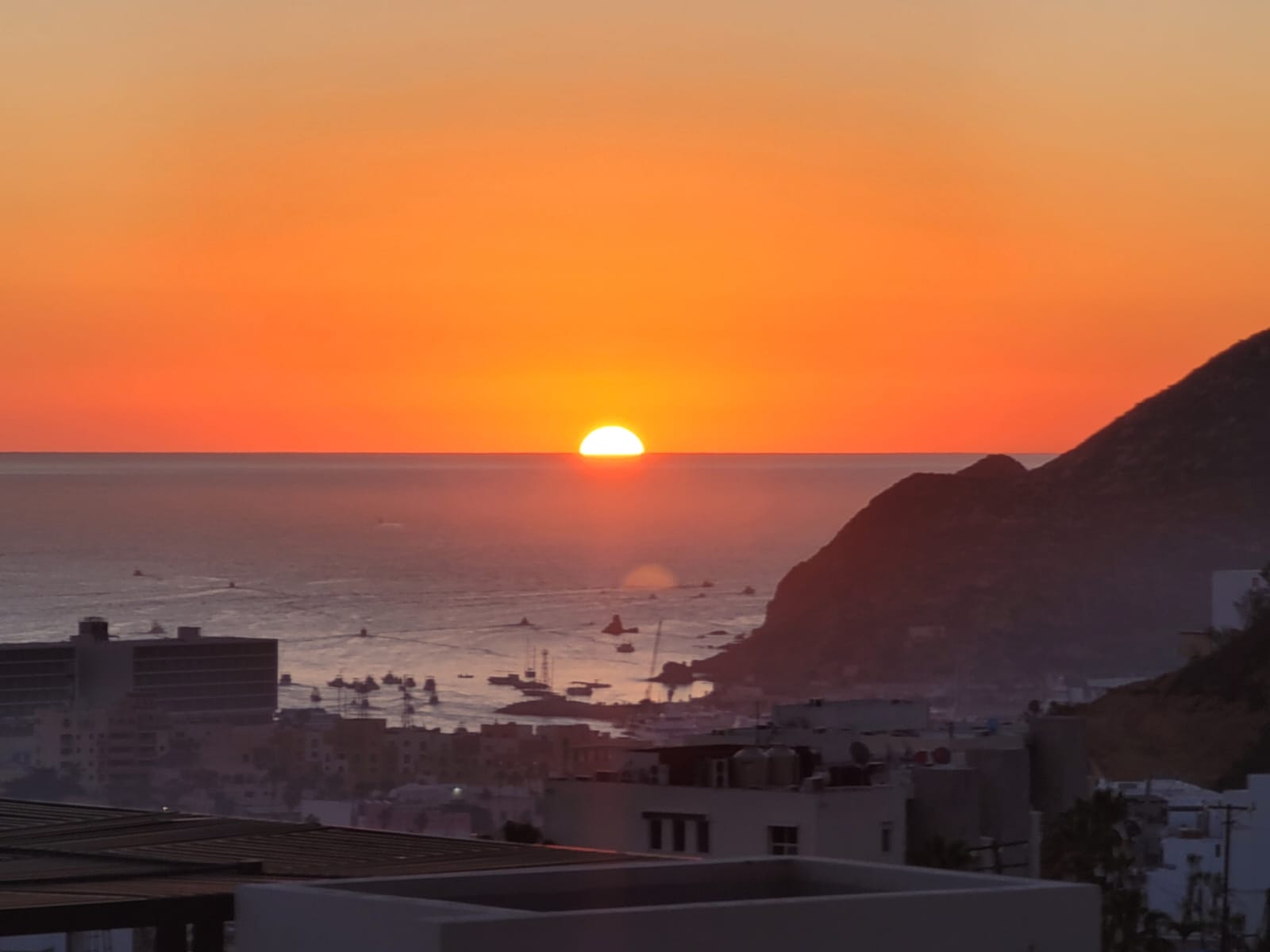 Ocean-View Oasis: 3-Bed, 2-Bath Home in Cabo San Lucas - Modern Comfort and Stunning Views!